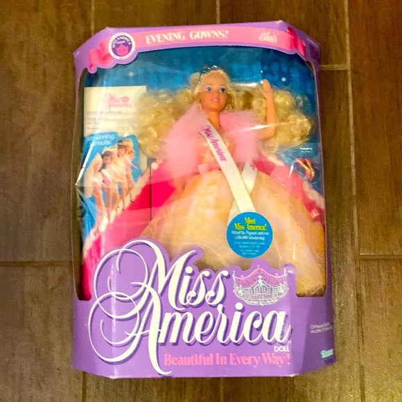 Official Miss America Evening Gown BARBIE-STYLE Blair doll. BRAND NEW IN BOX! - Picture 1 of 8